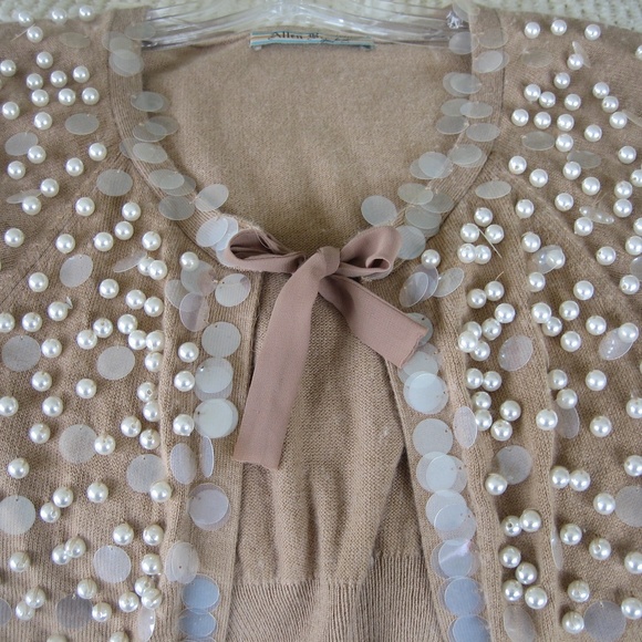 Cropped Short-Sleeve Cardigan/Shrug Embellishments - Picture 2 of 6